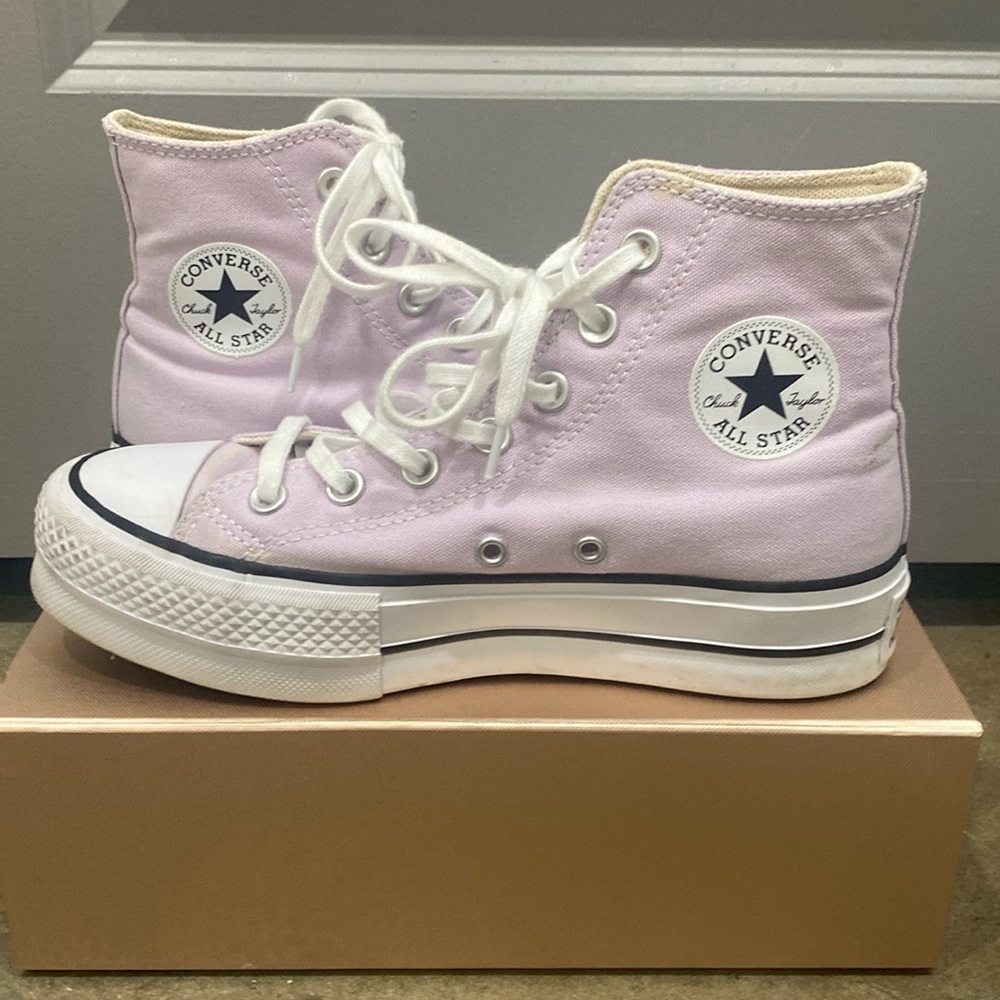 Platform lavender chuck taylor converse women’s size 6